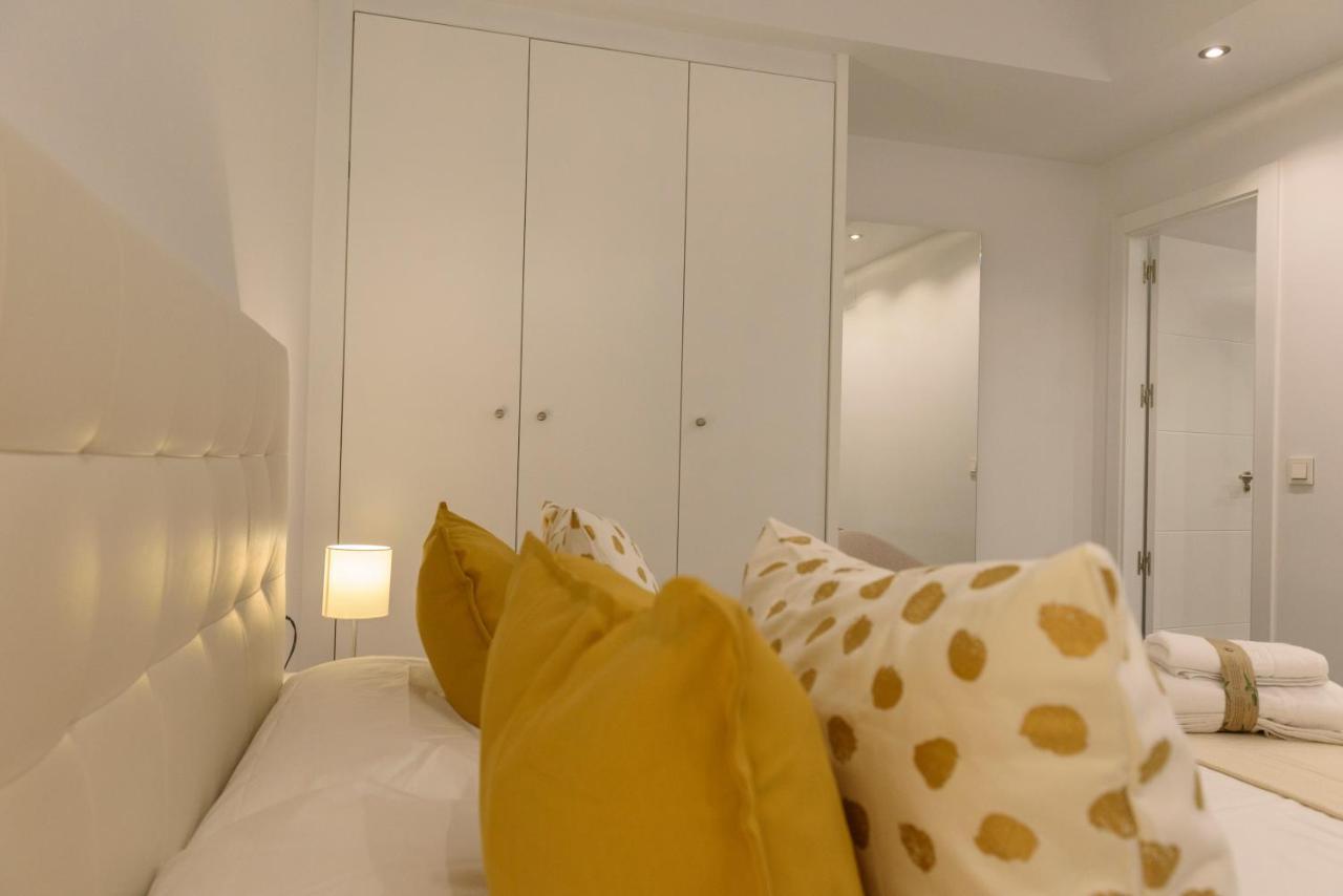 Apartamentos Constitucion By Renthas Malaga Exterior photo