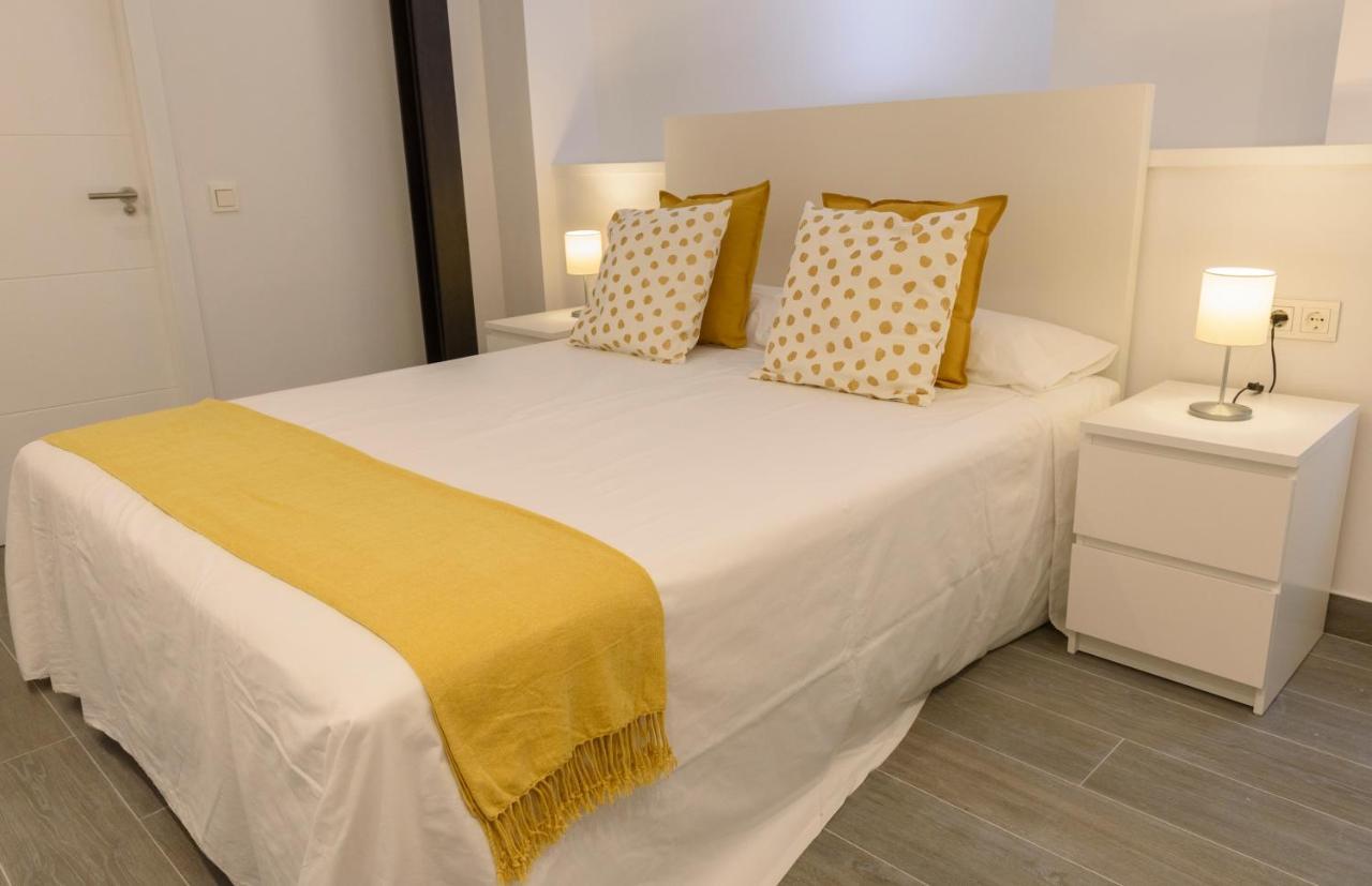 Apartamentos Constitucion By Renthas Malaga Exterior photo