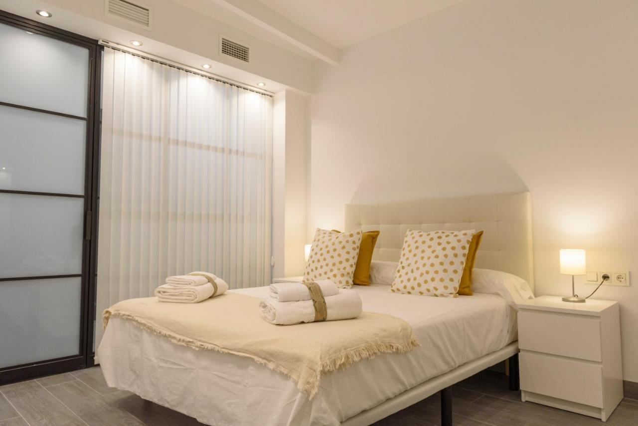 Apartamentos Constitucion By Renthas Malaga Exterior photo
